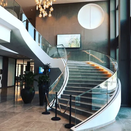 Spiraaltrap in een hotellobby